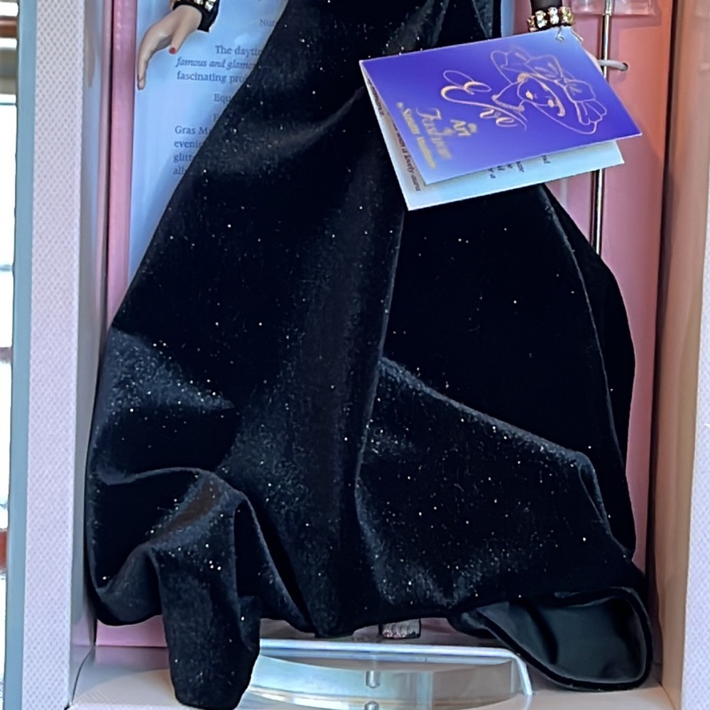 Susan Wakeen Doll Company- All About Eve - Picture 8 of 9